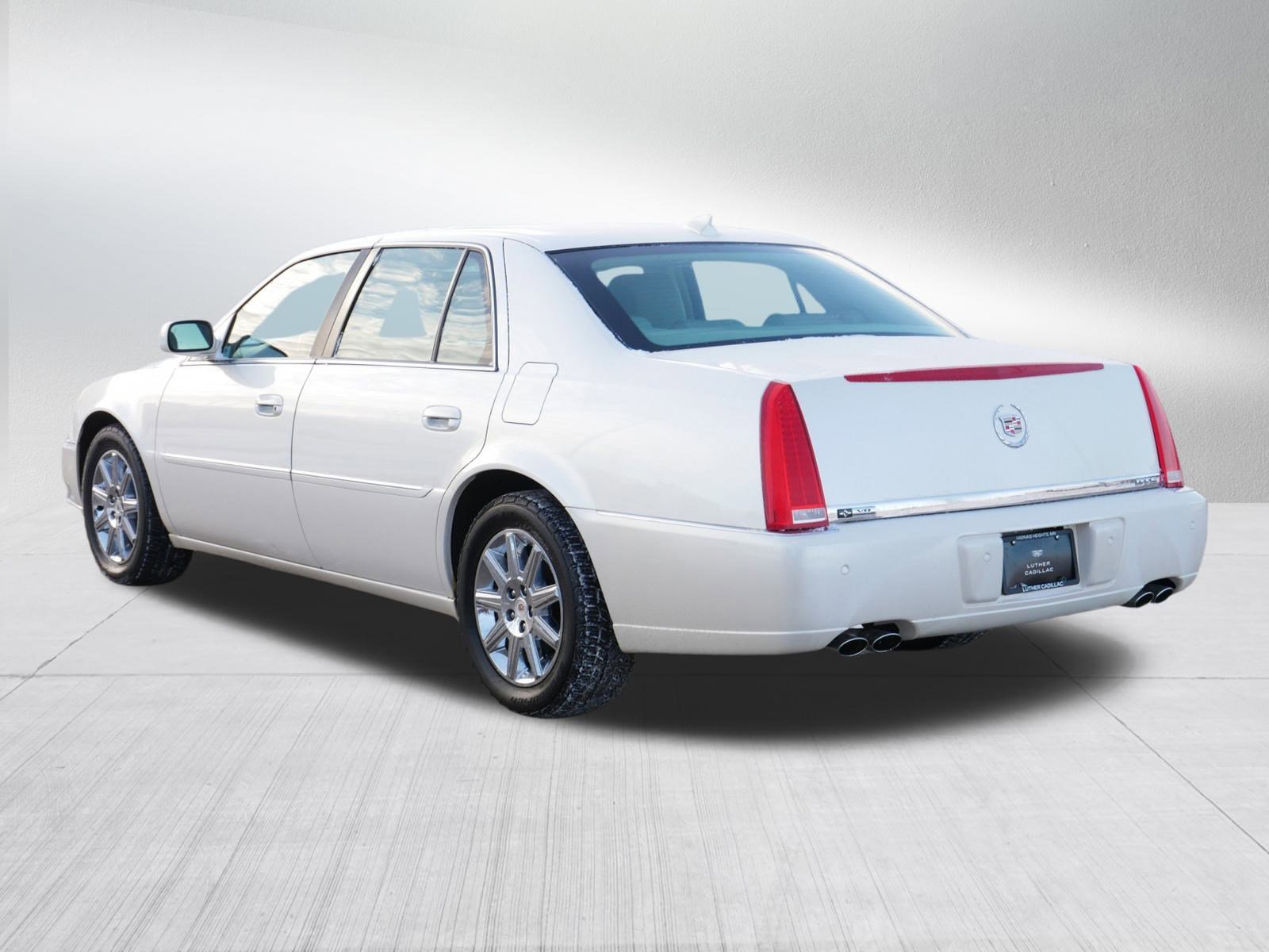 Used 2011 Cadillac DTS Premium image 5