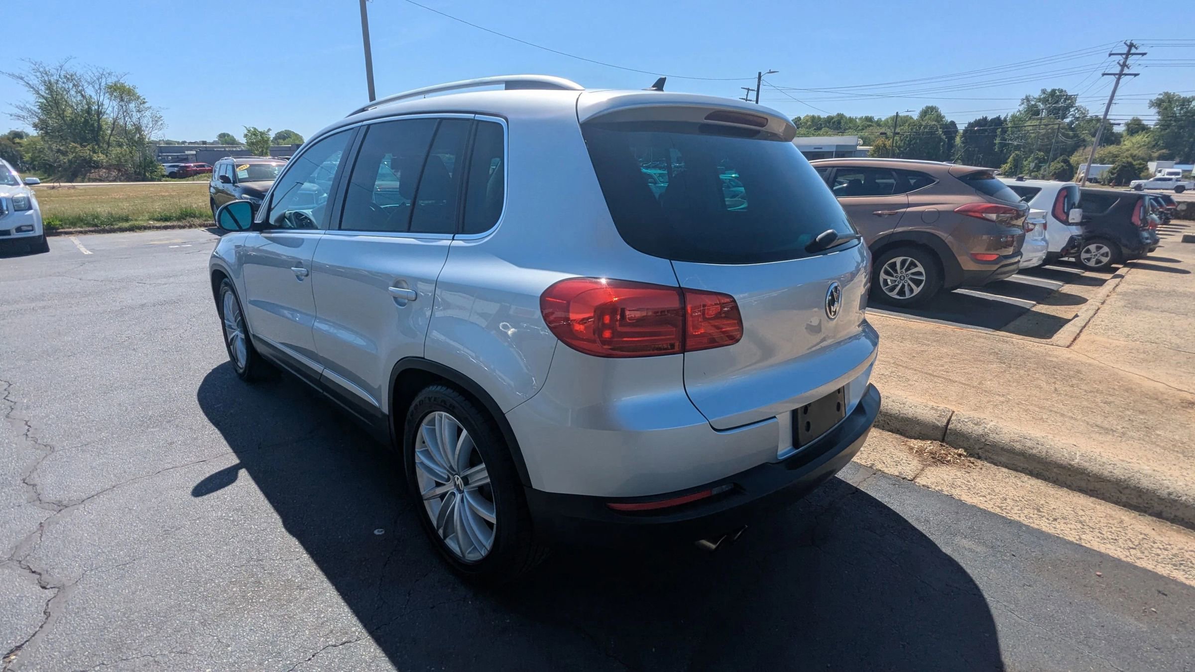 Used 2016 Volkswagen Tiguan SE image 5