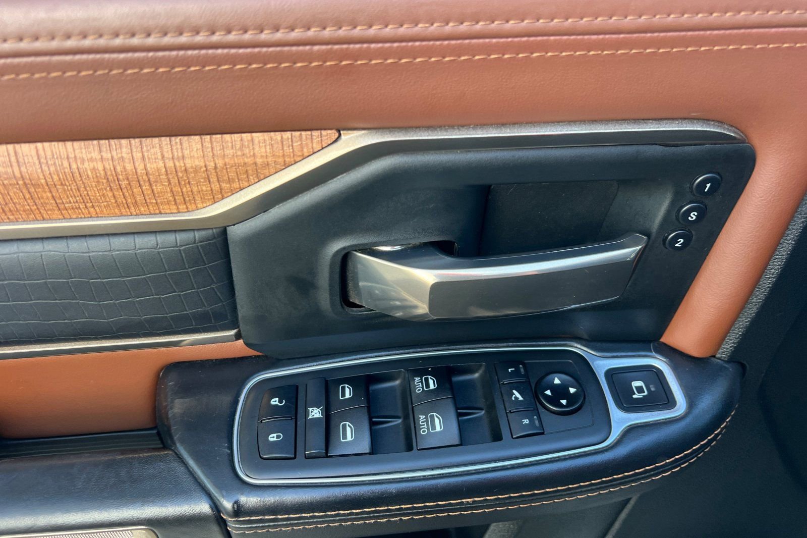 Used 2020 RAM 3500 Limited AWD/4WD image 12