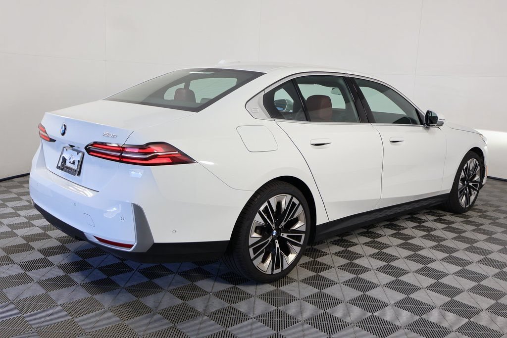 Used 2025 BMW 530i w/ Premium Package RWD image 4