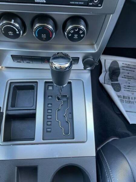 Used 2010 Jeep Liberty Limited w/ Tire & Wheel Group RWD image 17