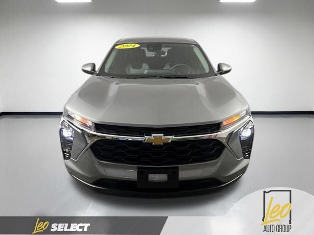 Used 2024 Chevrolet Trax LS w/ LS Convenience Package FWD image 9