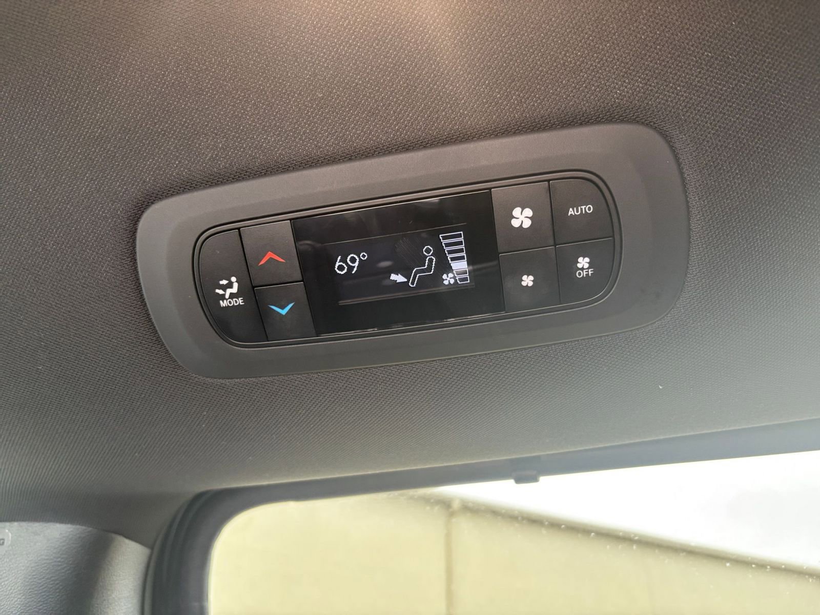 Used 2025 Chrysler Pacifica Select image 24