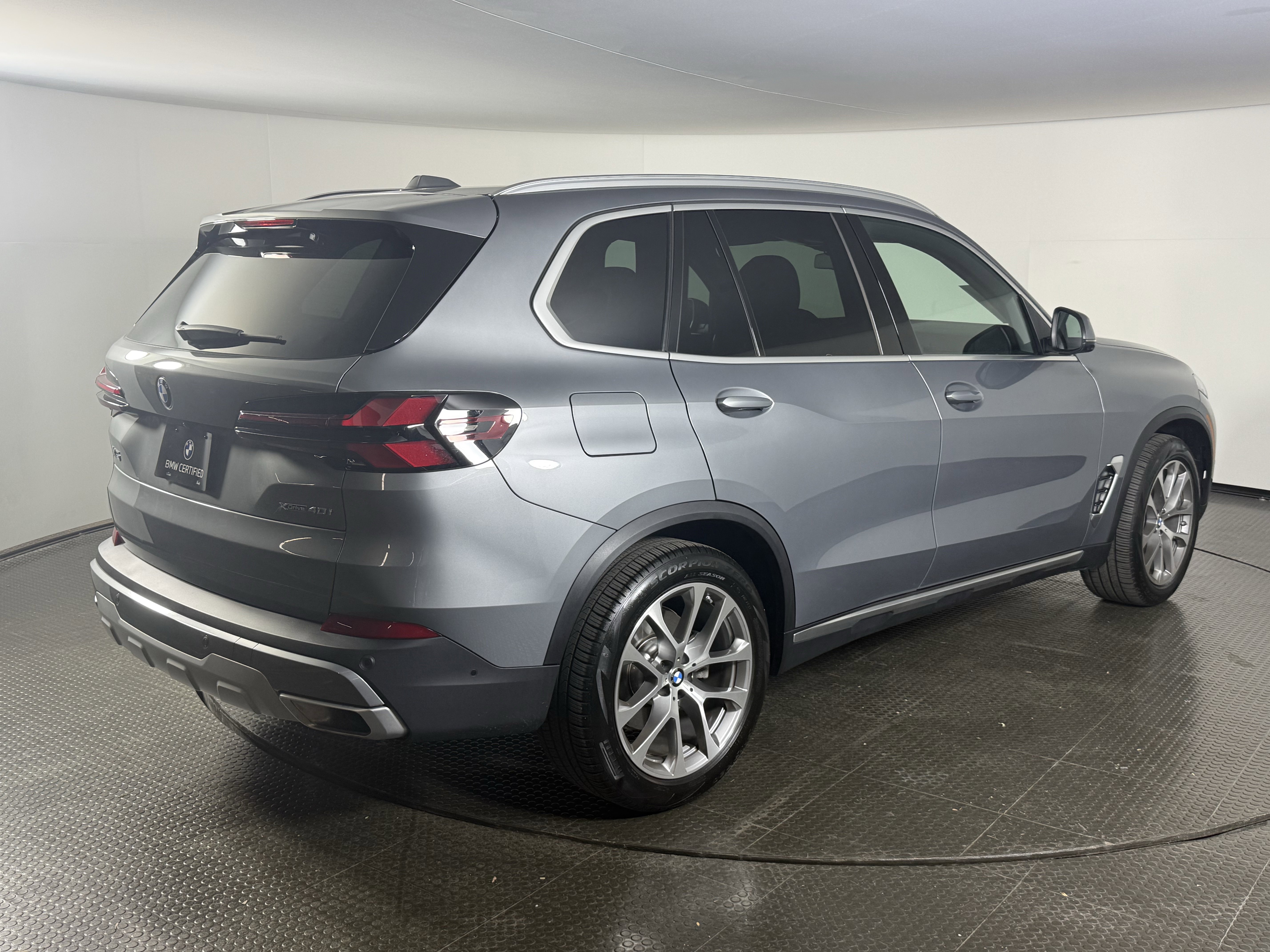Certified 2025 BMW X5 xDrive40i w/ Executive Package image 4