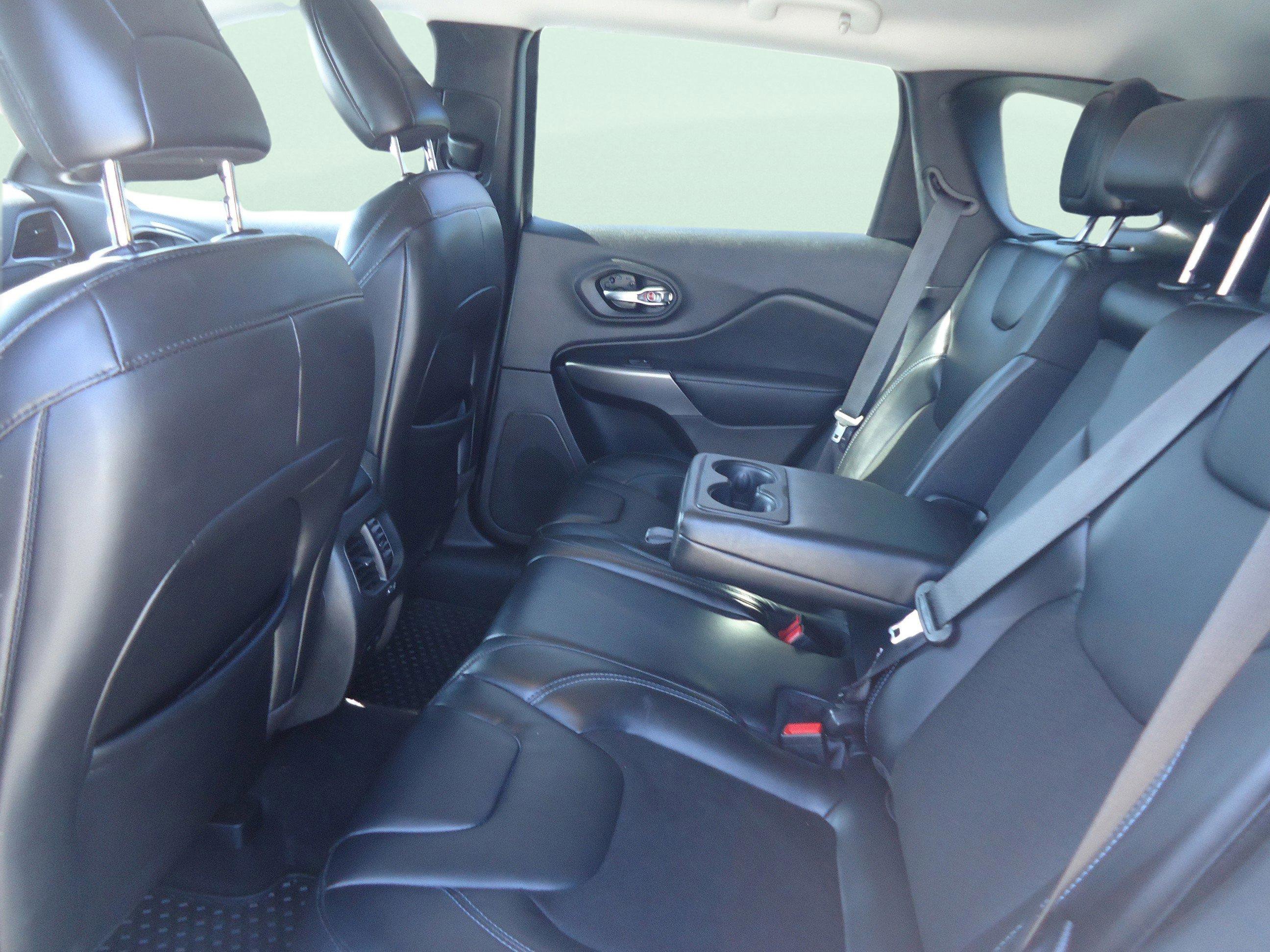 Used 2020 Jeep Cherokee Latitude Plus w/ Cold Weather Group image 28