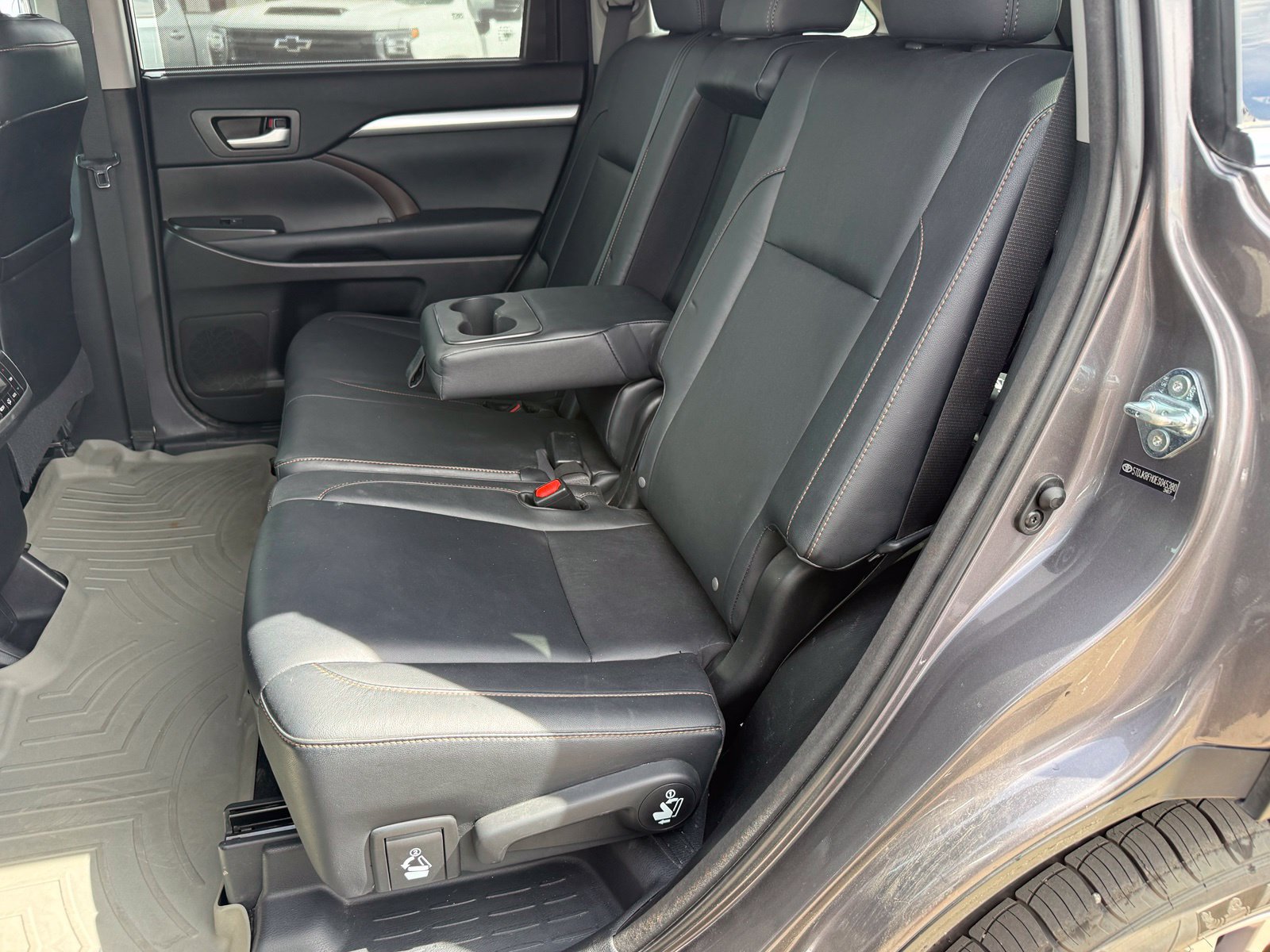 Used 2014 Toyota Highlander XLE AWD/4WD image 36