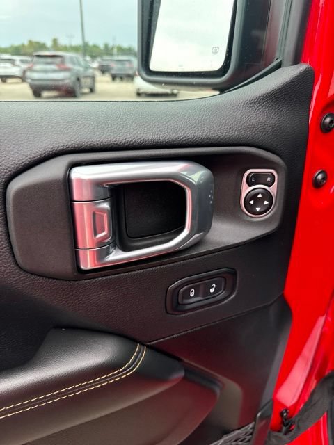 Used 2025 Jeep Wrangler Unlimited Sahara AWD/4WD image 13