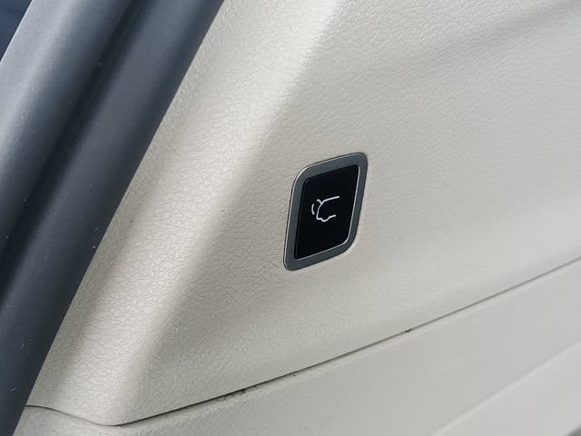 Used 2023 Chrysler Pacifica Touring-L FWD image 8