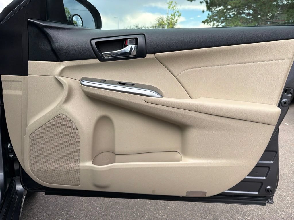 Used 2014 Toyota Camry XLE w/ Leather Package FWD image 11