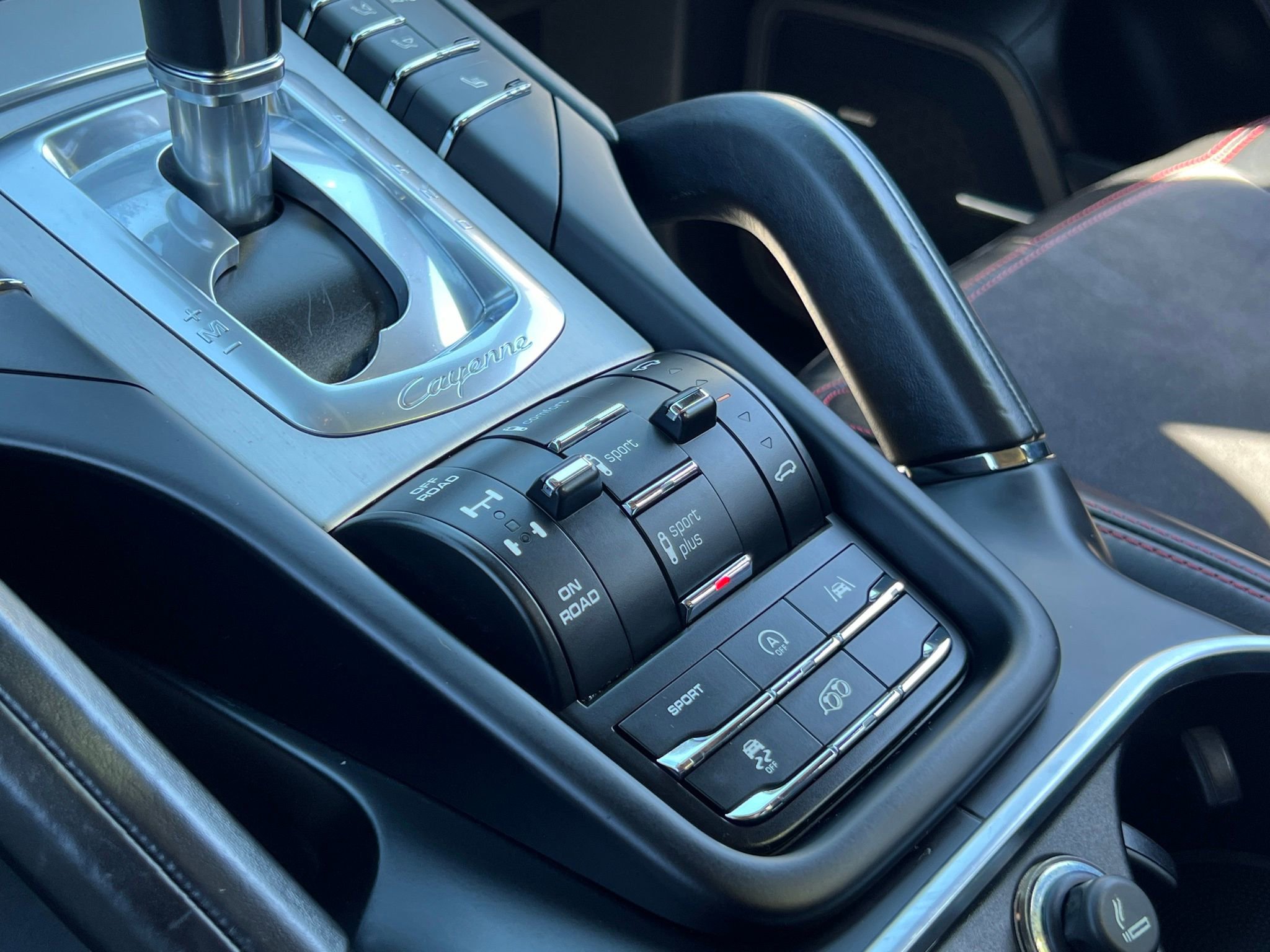 Used 2017 Porsche Cayenne GTS image 32