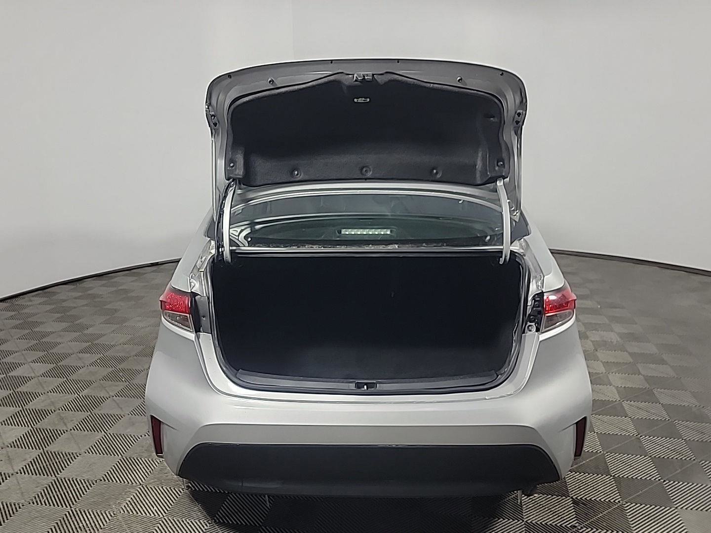 Used 2023 Toyota Corolla LE image 8