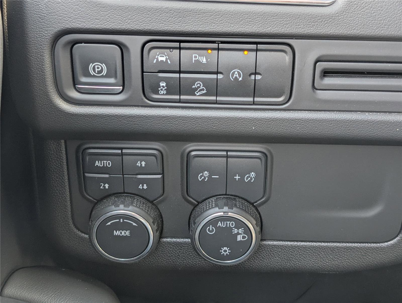 Used 2024 Chevrolet Suburban Z71 AWD/4WD image 25