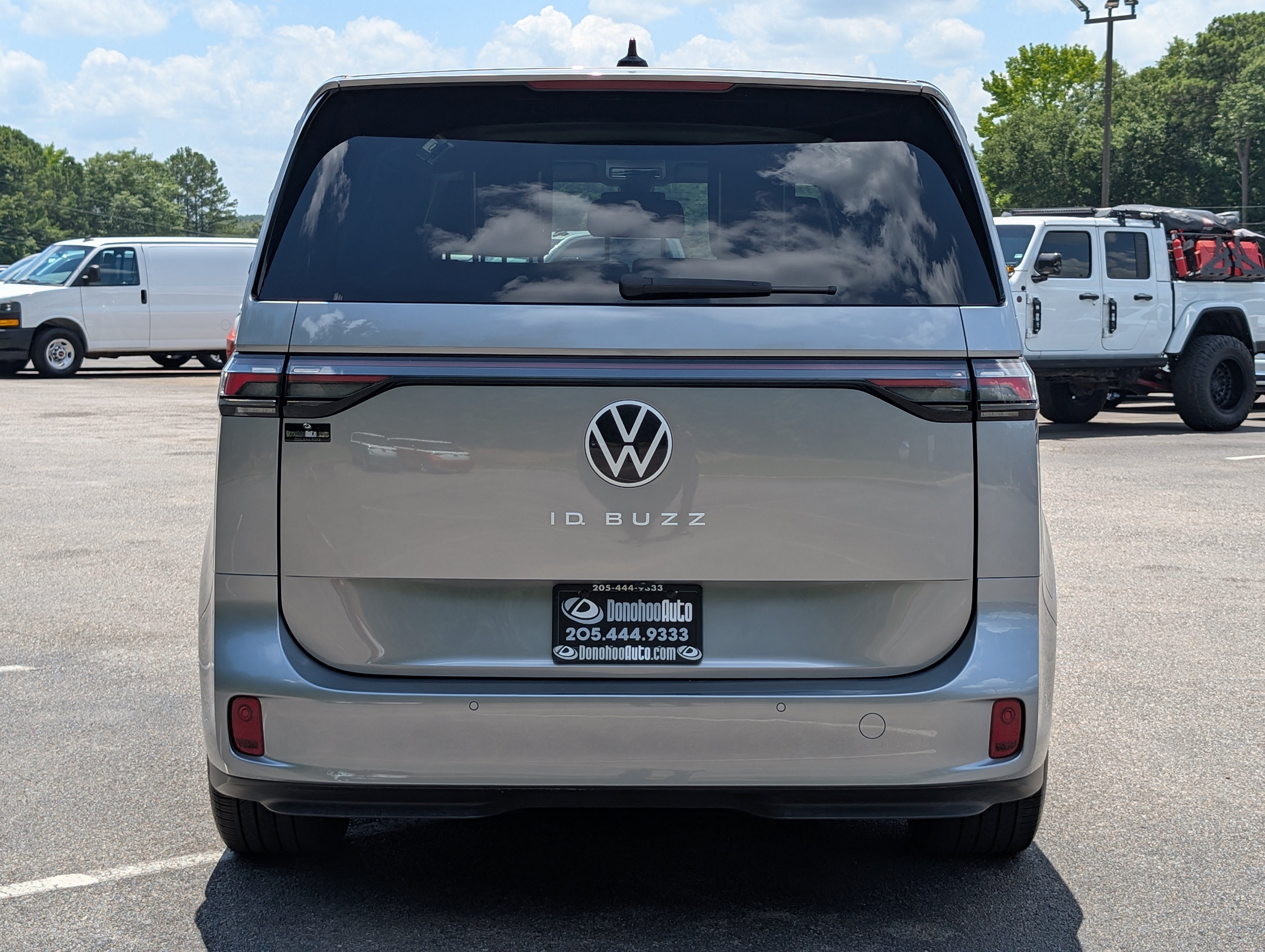 Used 2025 Volkswagen ID. Buzz Pro S Plus RWD image 8