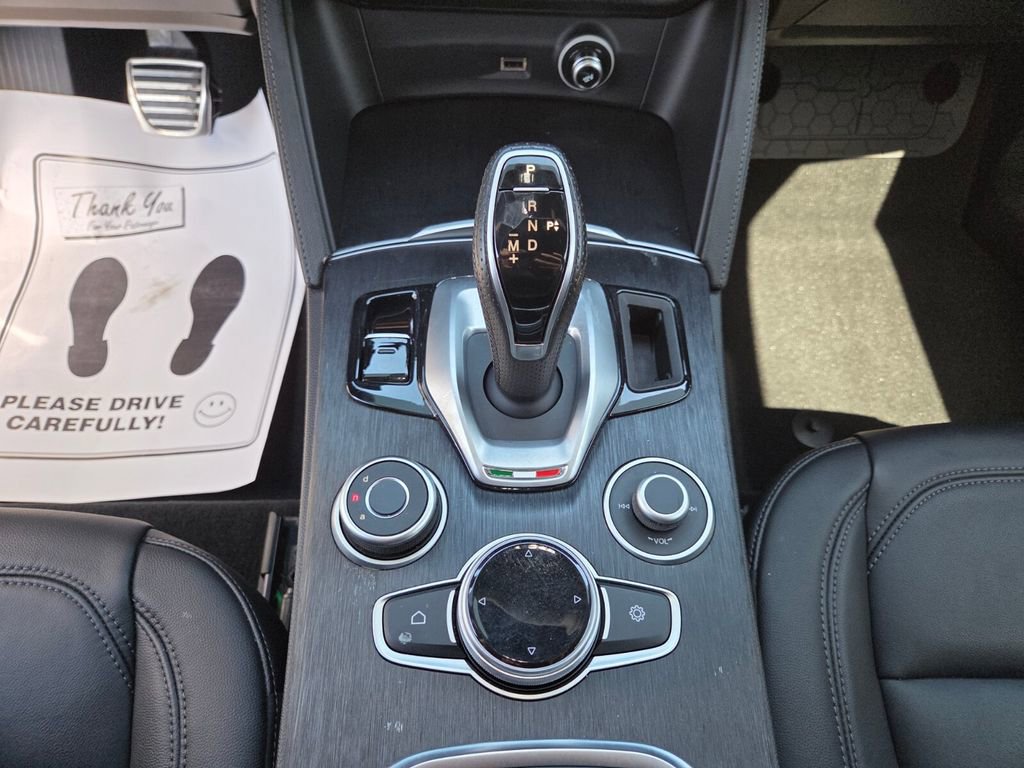 Used 2023 Alfa Romeo Stelvio Sprint image 25