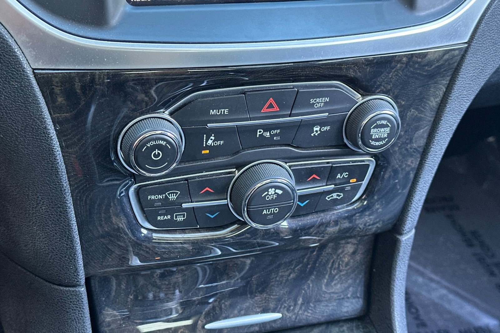 Used 2018 Chrysler 300 Limited w/ Safetytec Plus Group RWD image 19