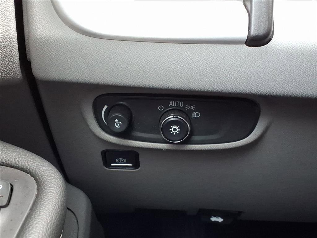 Used 2024 GMC Terrain SLE image 27