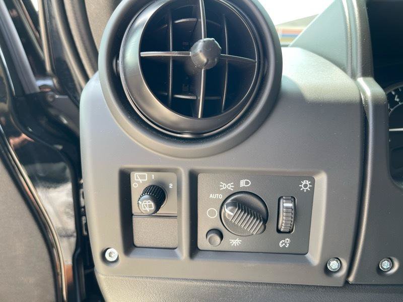 Used 2005 HUMMER H2 w/ Preferred Equipment Group AWD/4WD image 38