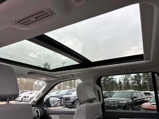 Used 2025 Ford Expedition Active image 10