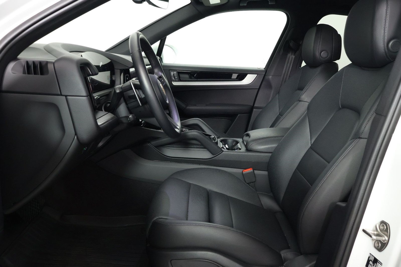 Certified 2026 Porsche Cayenne AWD/4WD image 5