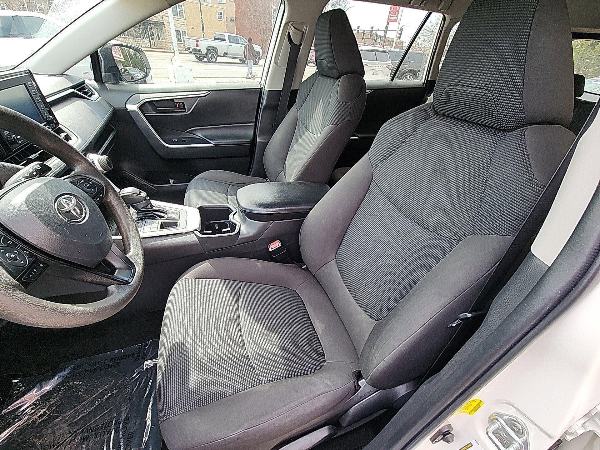 Used 2022 Toyota RAV4 LE image 19