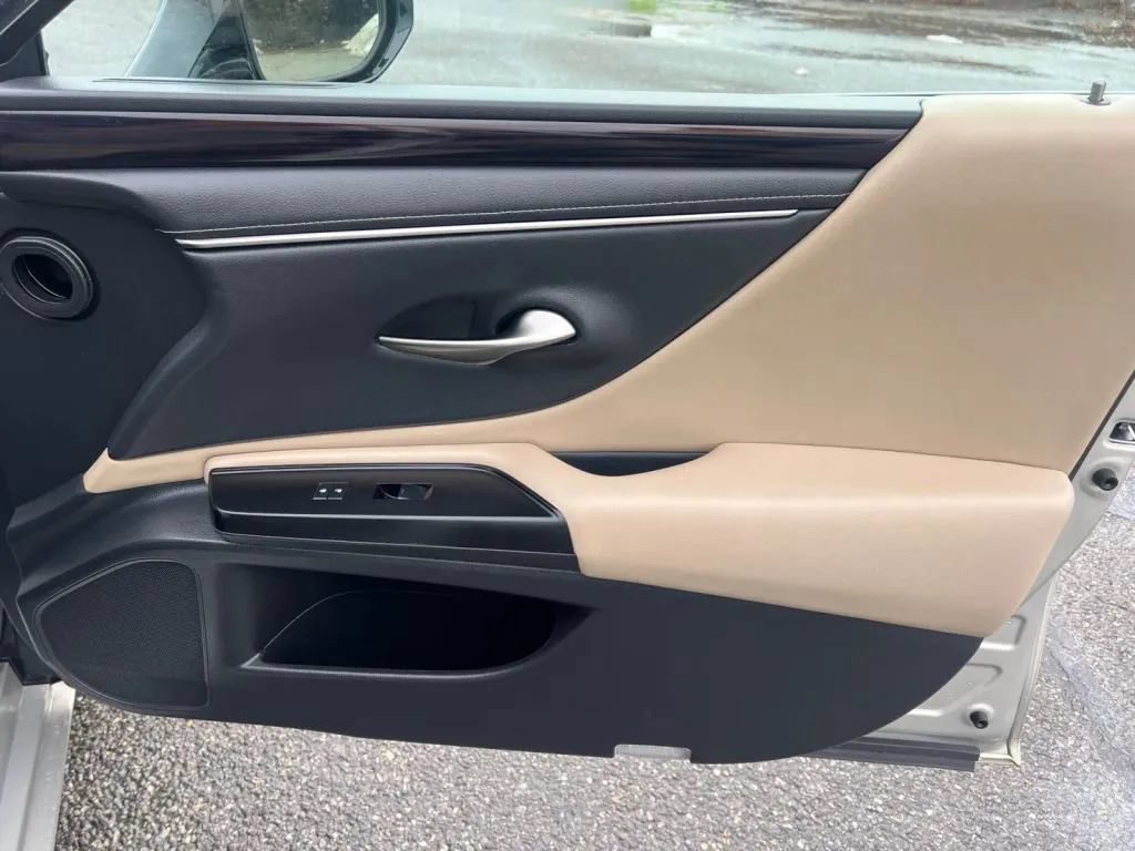 Used 2020 Lexus ES 350 w/ Premium Package FWD image 18