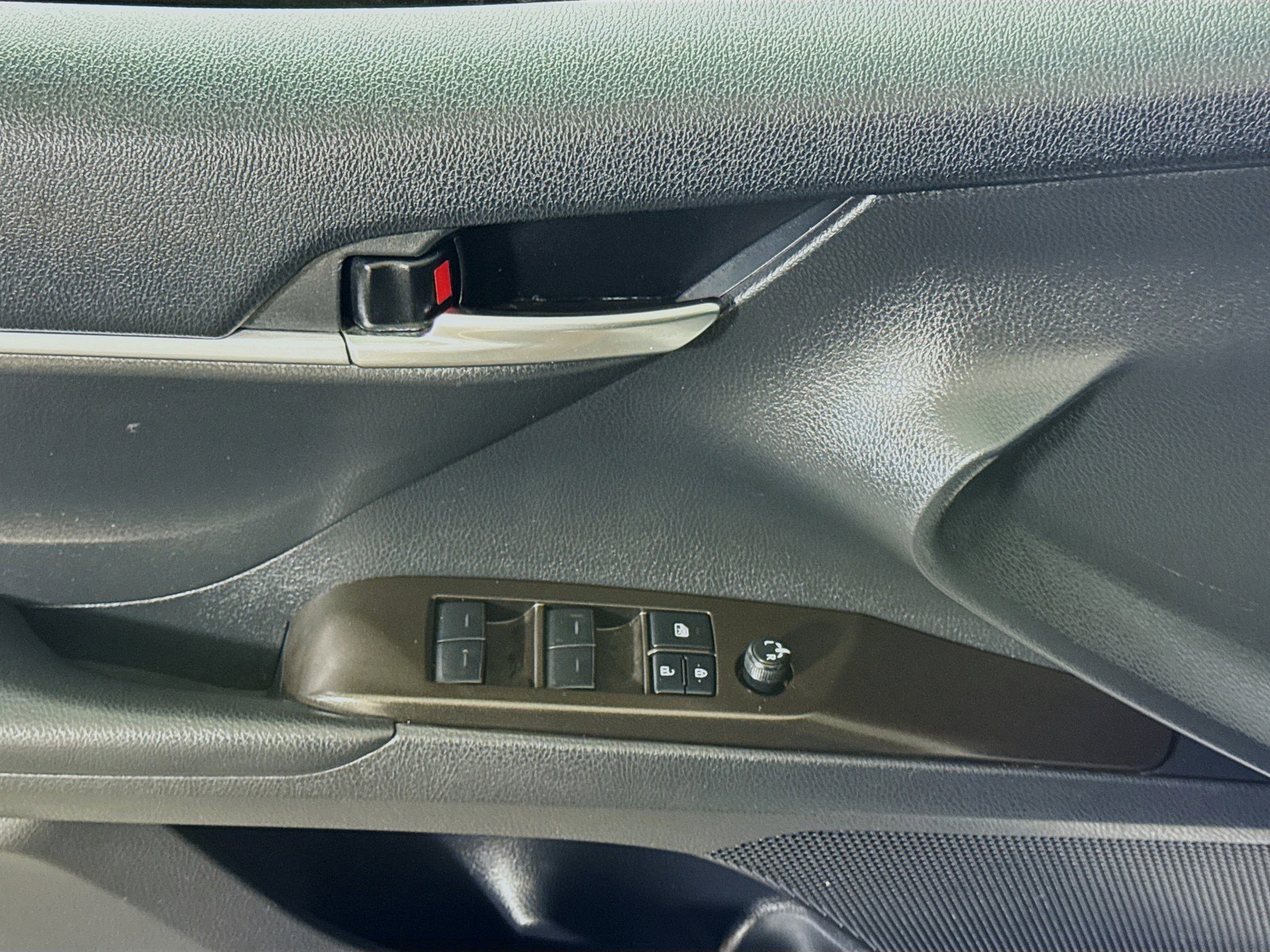 Used 2022 Toyota Camry LE image 23