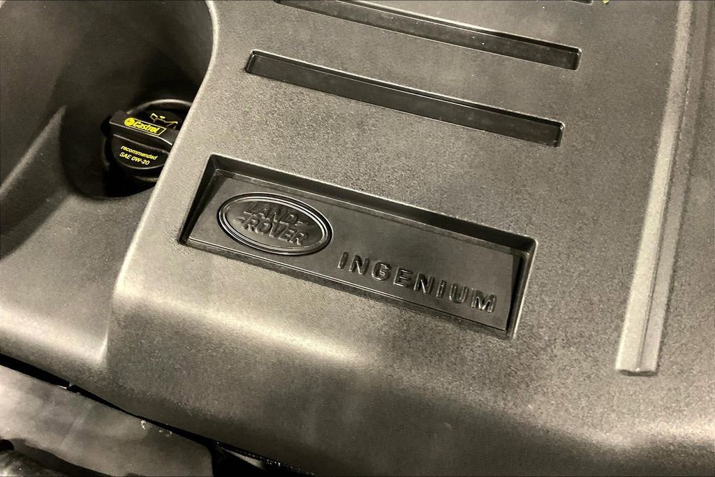Used 2023 Land Rover Defender 130 X-Dynamic SE image 32