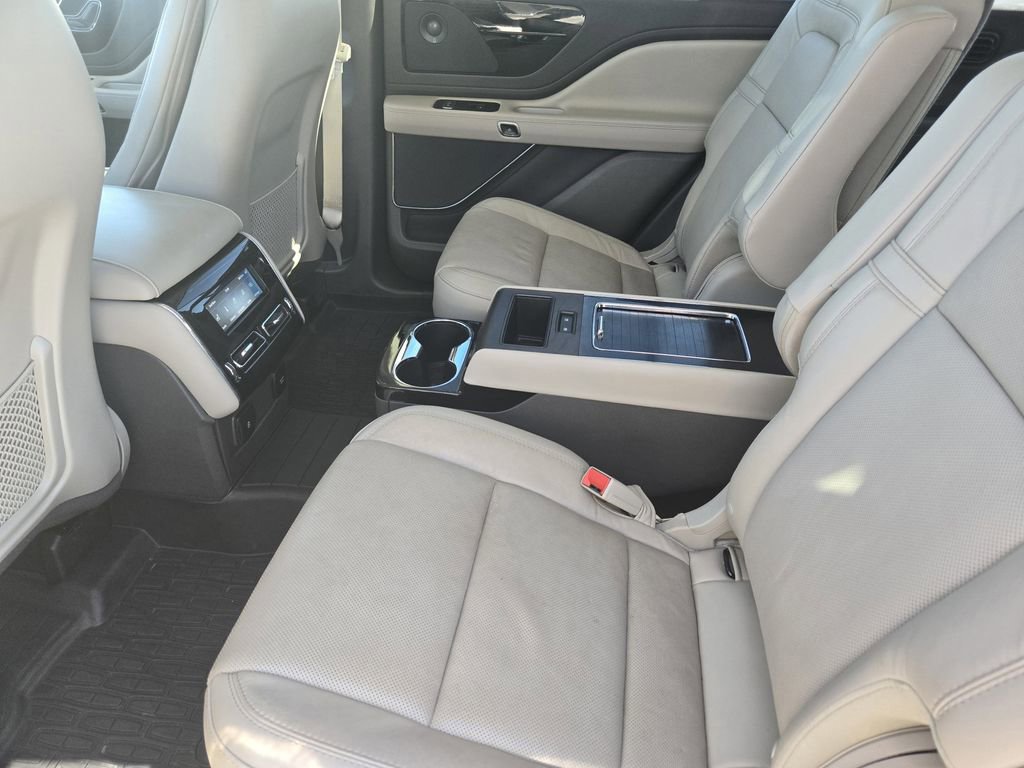 Used 2023 Lincoln Aviator Reserve w/ Equipment Group 201A image 18