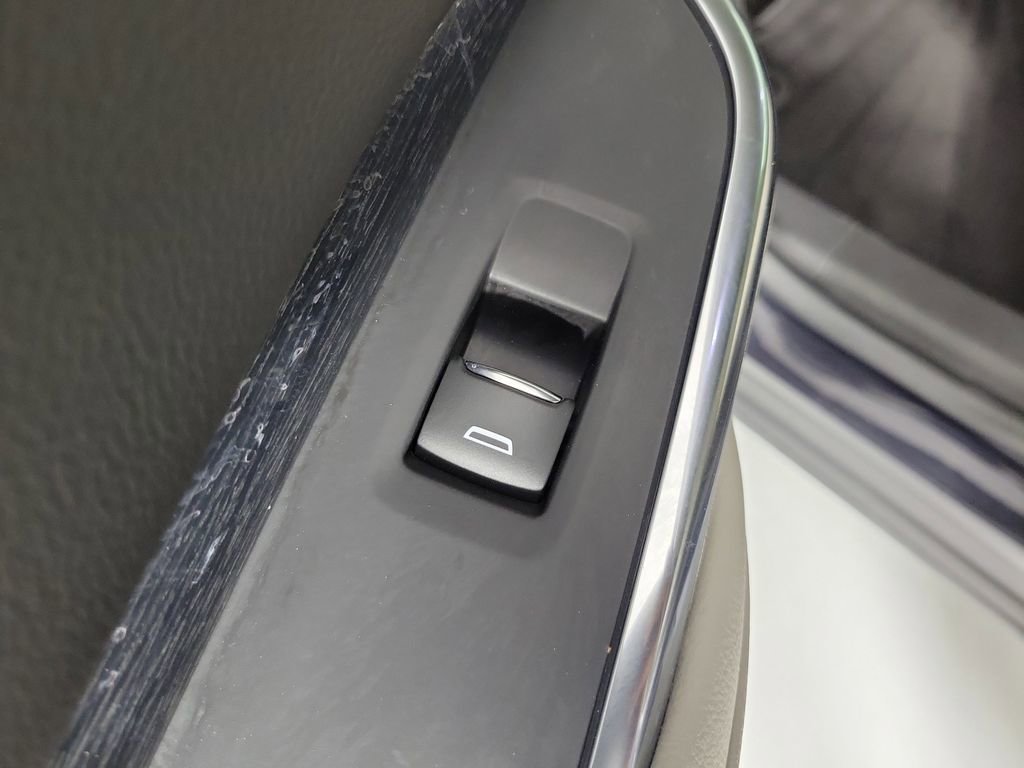 Certified 2023 Cadillac XT4 Premium Luxury image 14