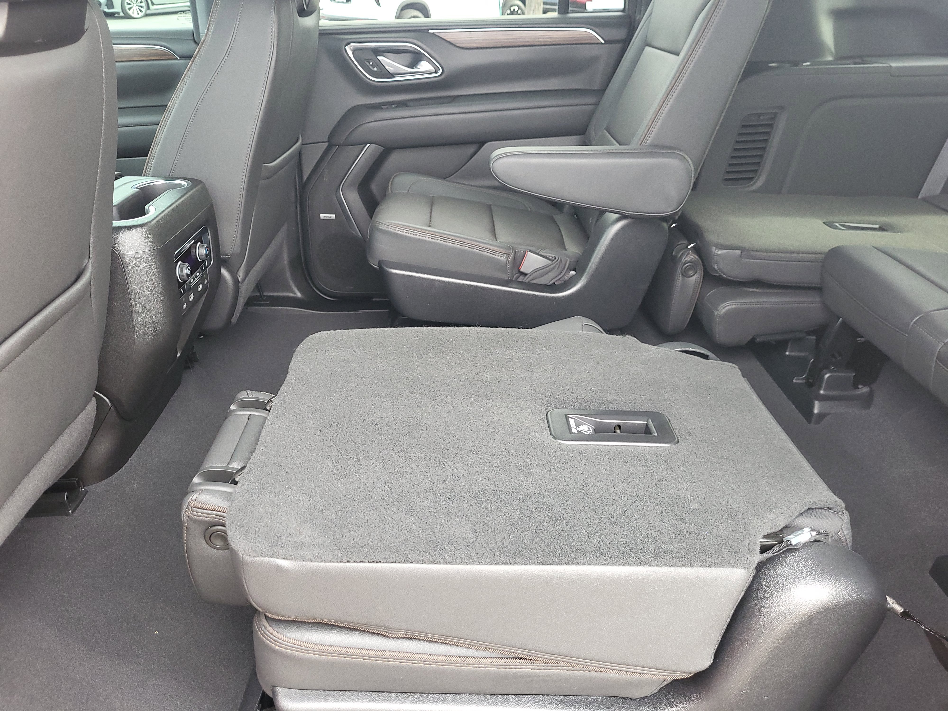 Certified 2023 Chevrolet Suburban High Country image 18