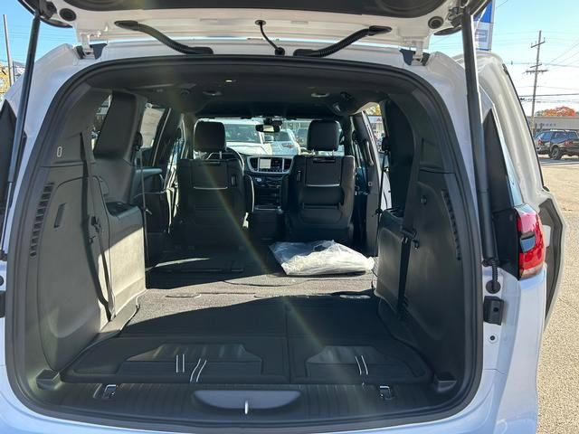 New 2026 Chrysler Pacifica Select image 26