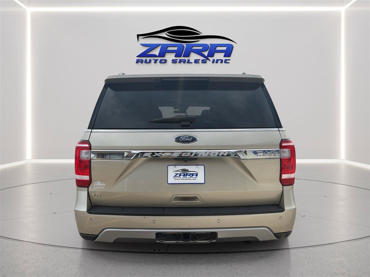 Used 2018 Ford Expedition Max XLT w/ Equipment Group 202A AWD/4WD image 6