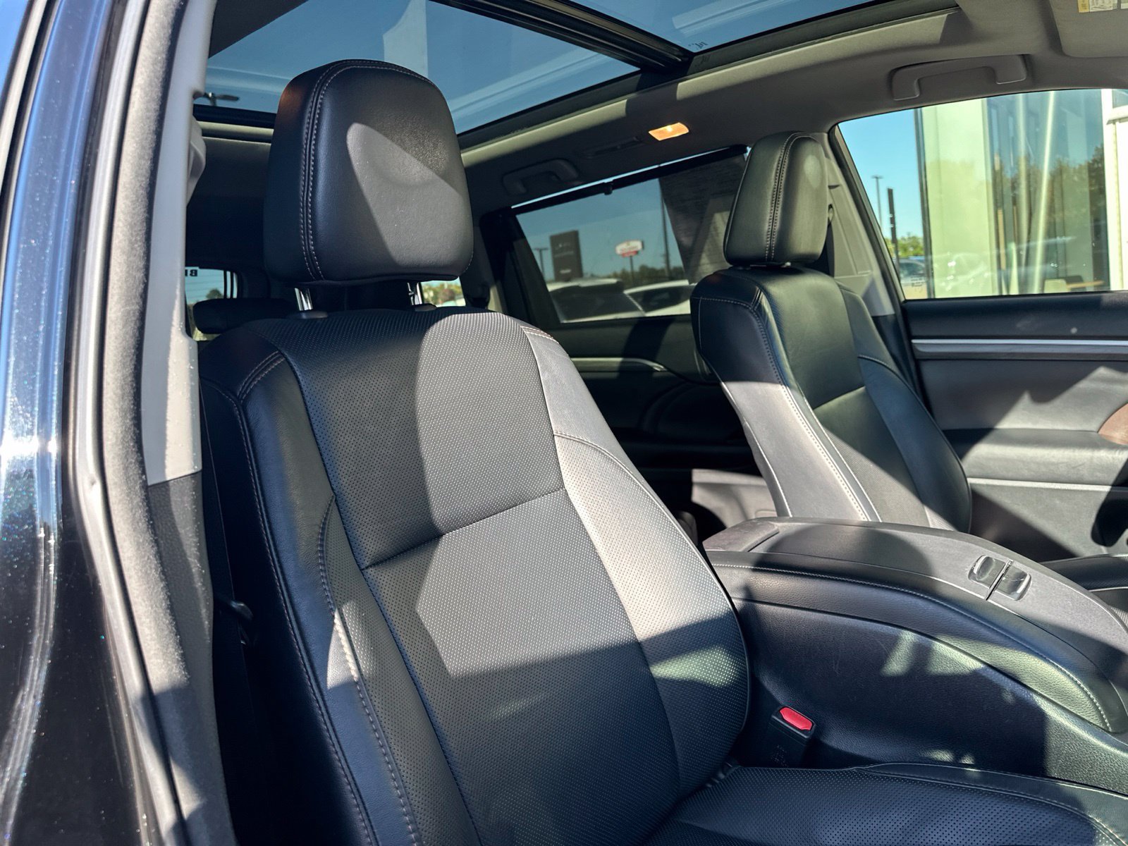 Used 2017 Toyota Highlander Limited Platinum FWD image 45