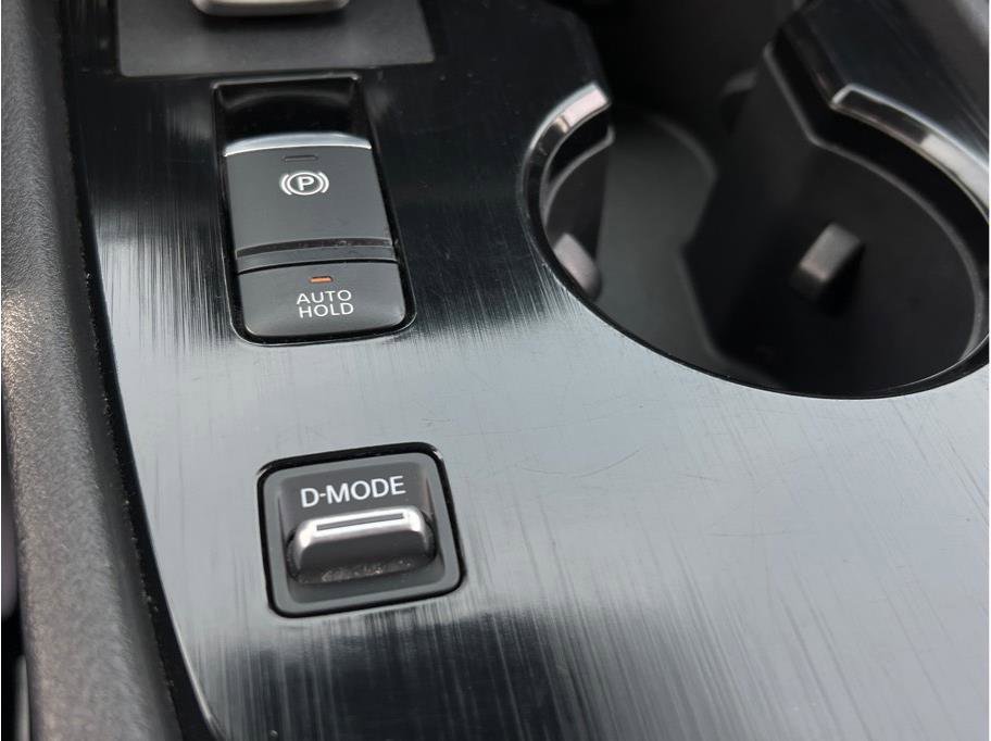 Used 2024 Nissan Rogue S image 15