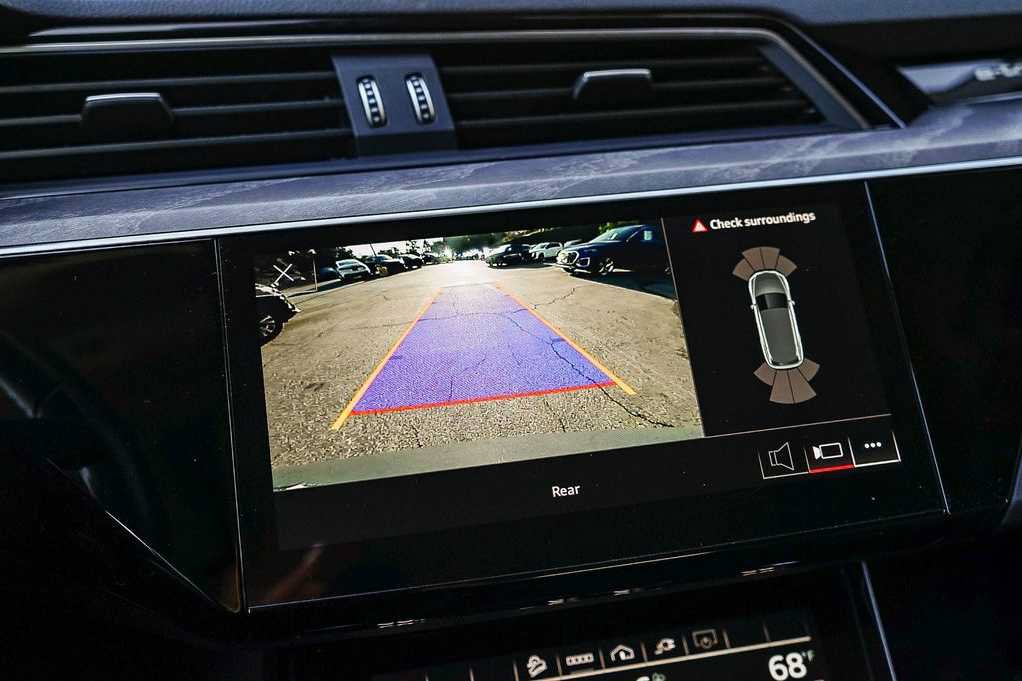 Used 2024 Audi Q8 e-tron Premium AWD/4WD image 24