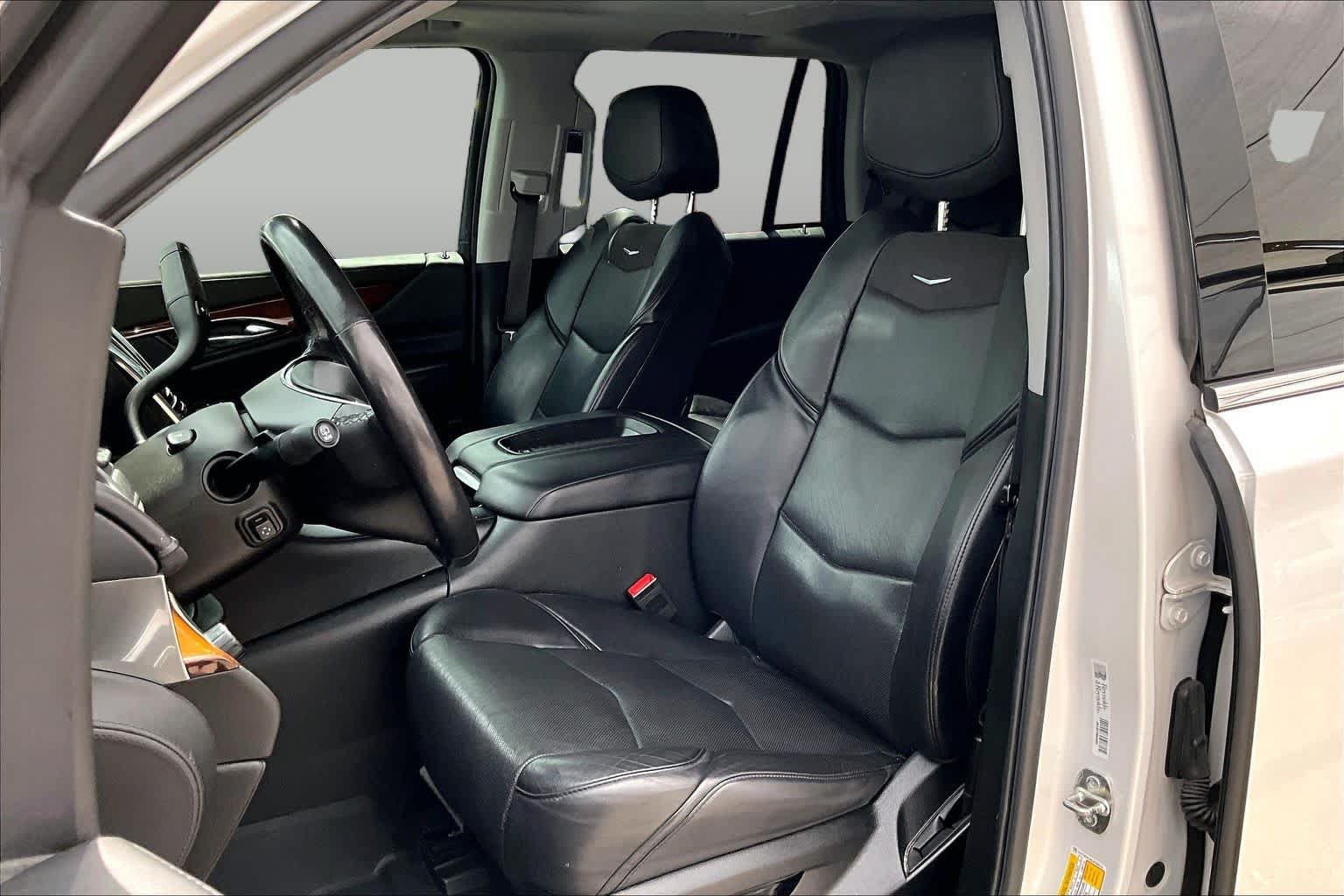 Used 2020 Cadillac Escalade Premium Luxury RWD image 8