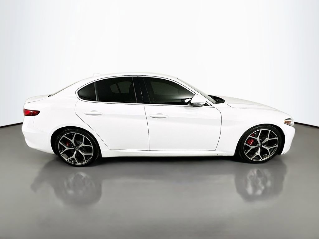 Used 2019 Alfa Romeo Giulia image 4