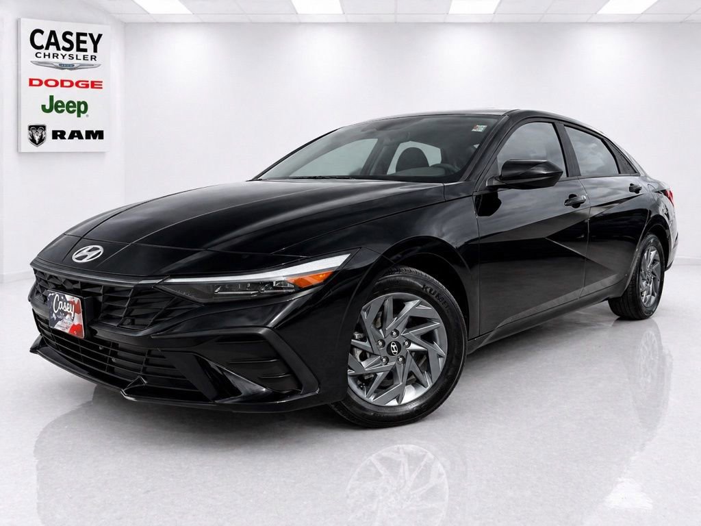 Used 2024 Hyundai Elantra SEL FWD image 1