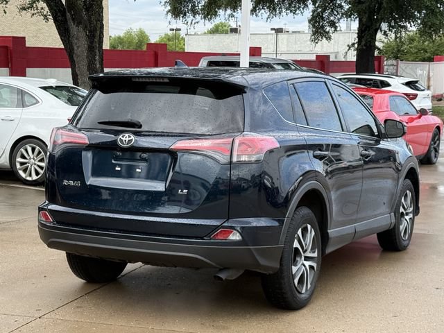 Used 2018 Toyota RAV4 LE FWD image 4