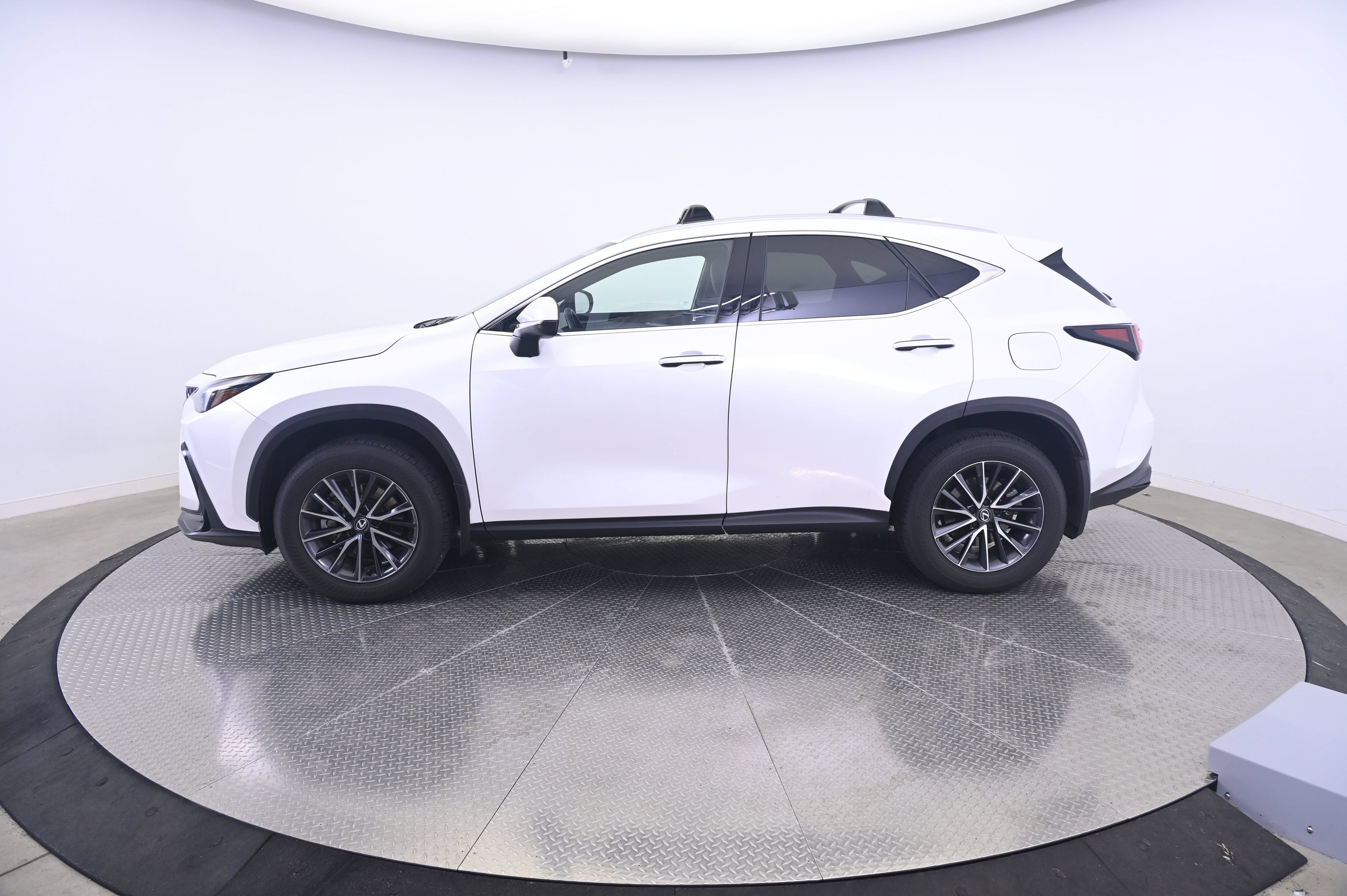 Used 2024 Lexus NX 350h AWD image 2