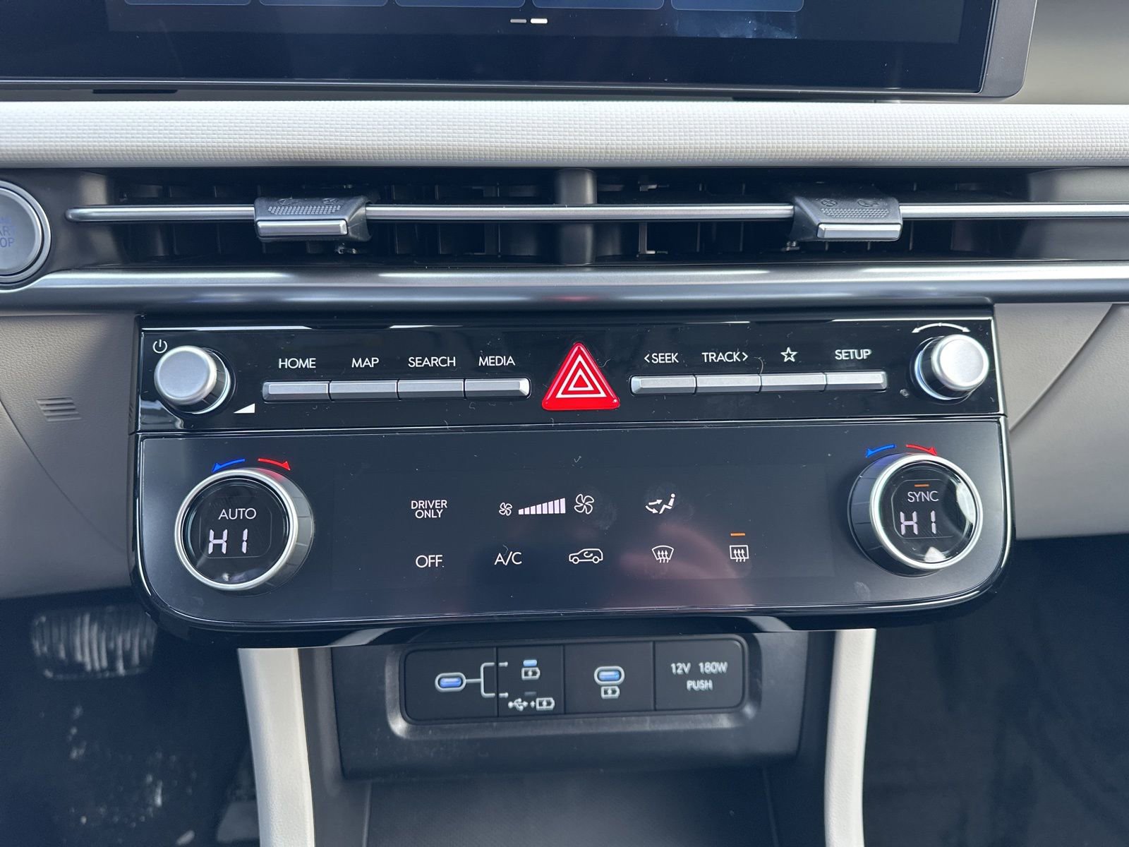 New 2026 Hyundai Tucson Blue SE image 53