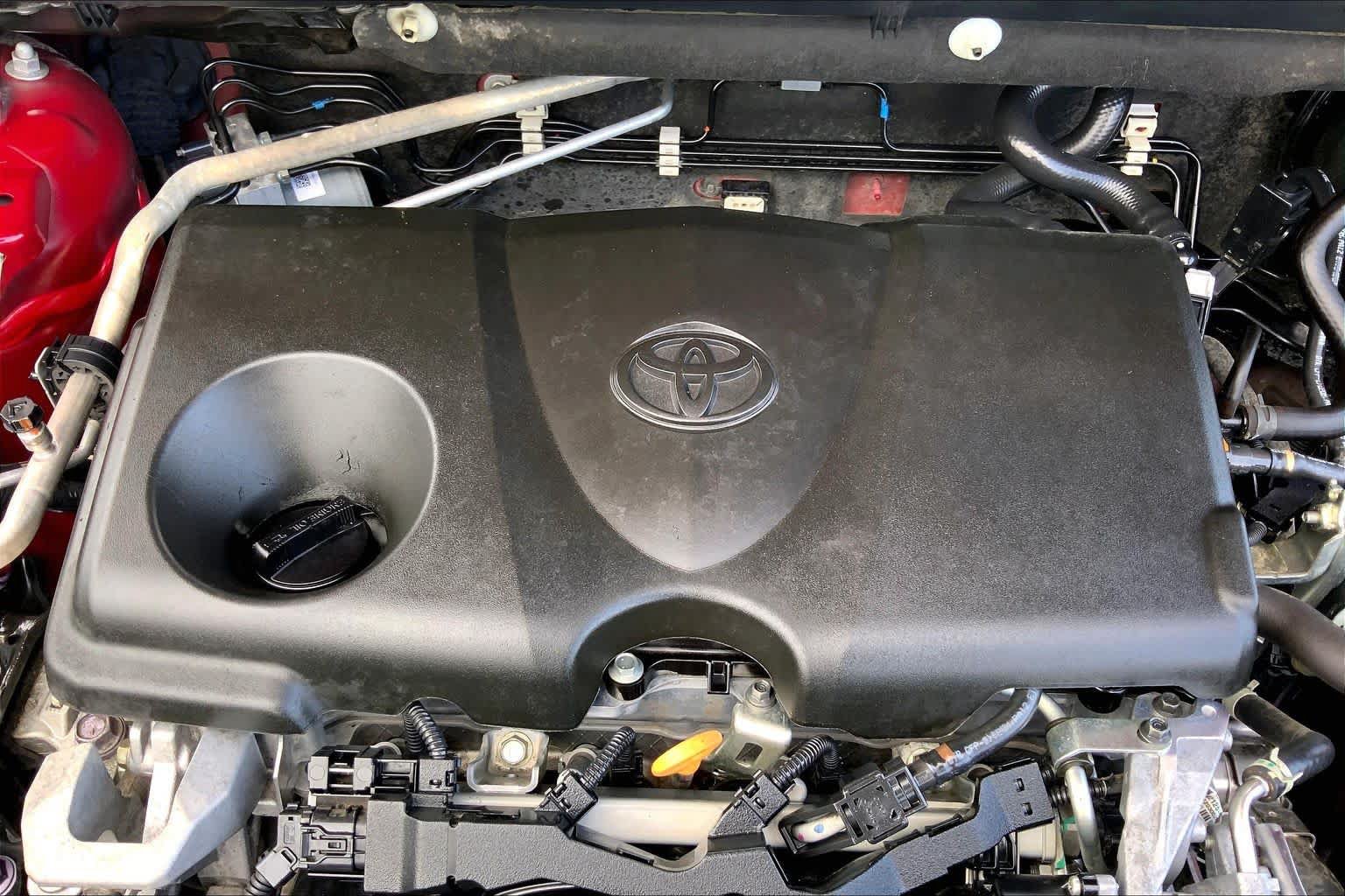 Used 2021 Toyota RAV4 LE FWD image 32