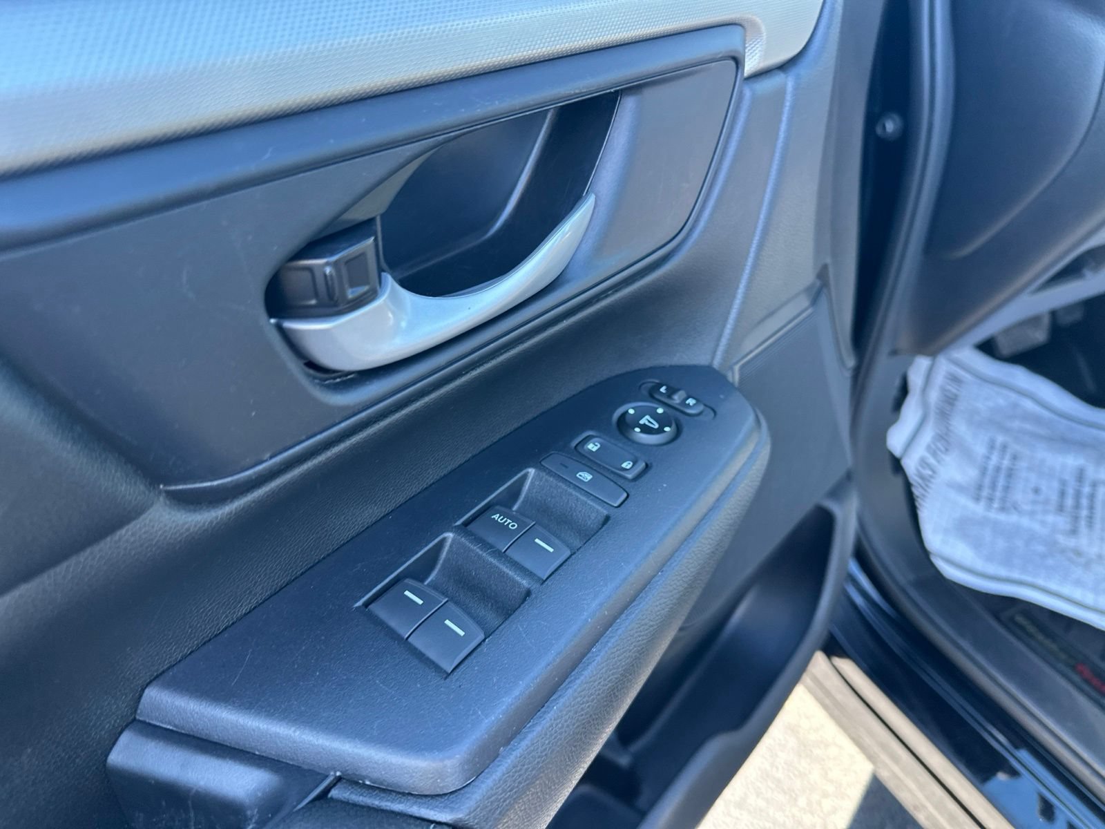 Used 2019 Honda CR-V LX image 17