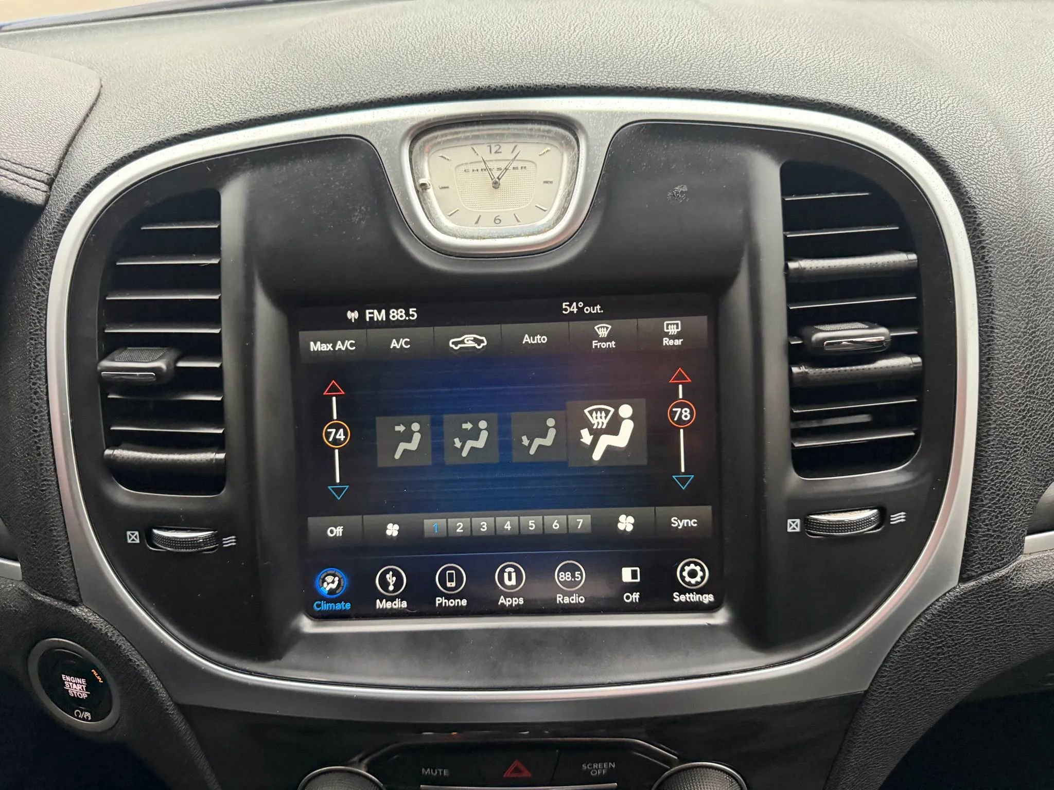 Used 2018 Chrysler 300 Touring w/ Chrome Appearance Package image 17