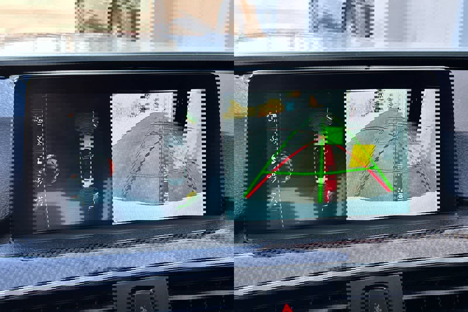 Used 2017 BMW M4 Convertible image 23