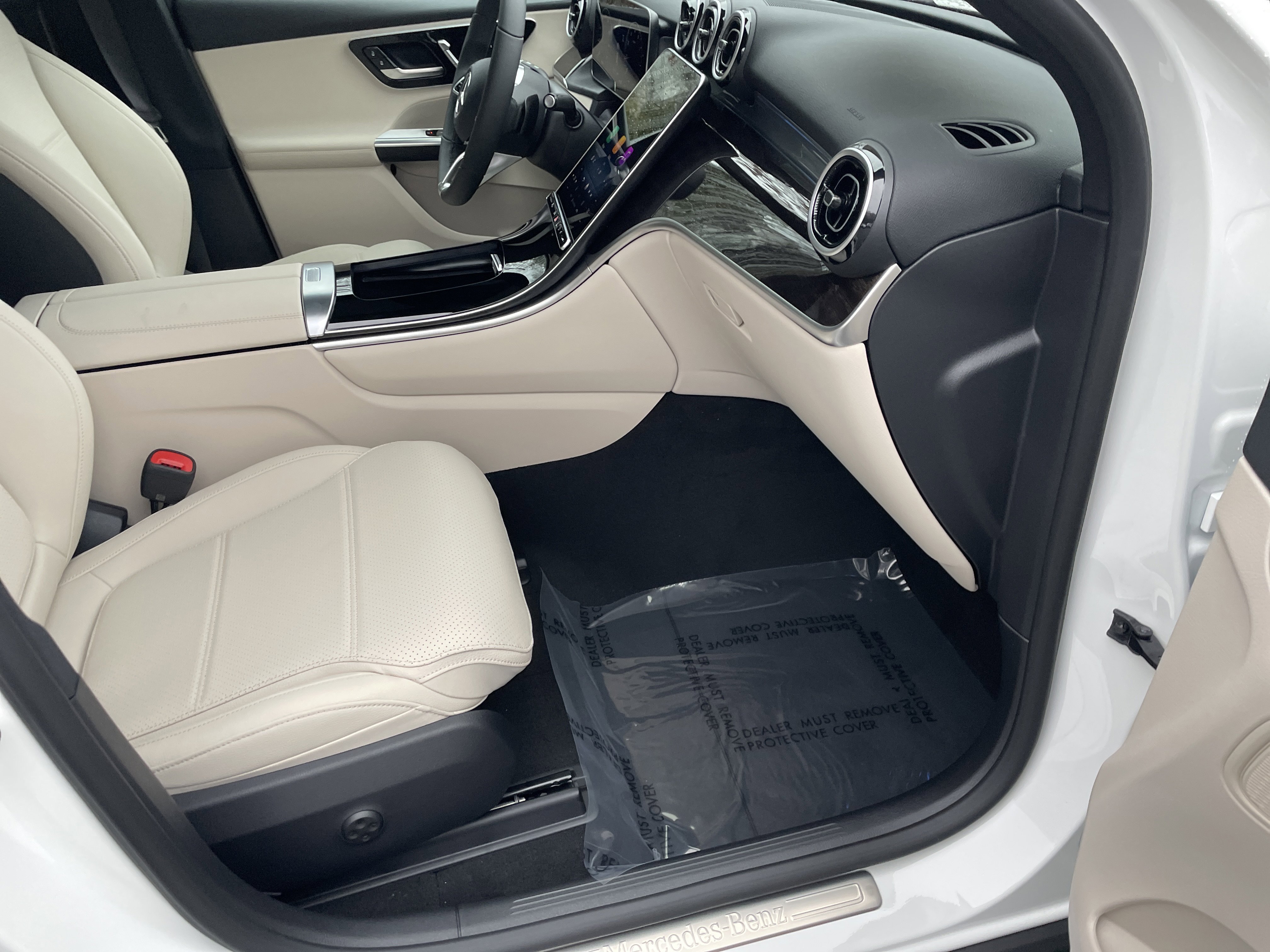 New 2026 Mercedes-Benz GLC 300 image 43