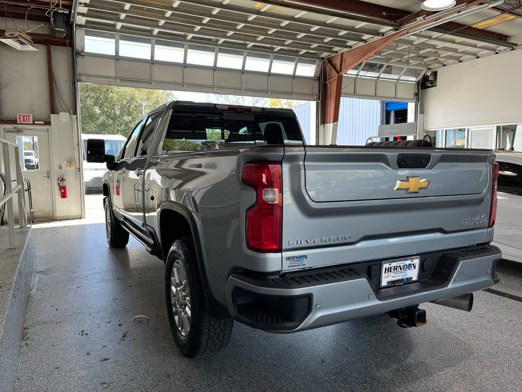Used 2024 Chevrolet Silverado 2500 High Country w/ High Country Premium Package AWD/4WD image 6