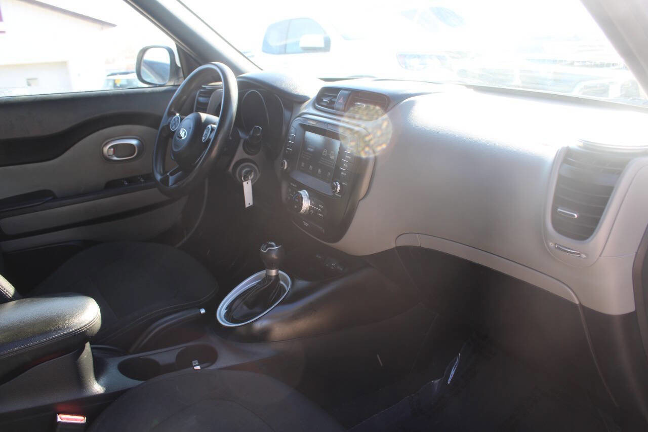 Used 2018 Kia Soul + image 13