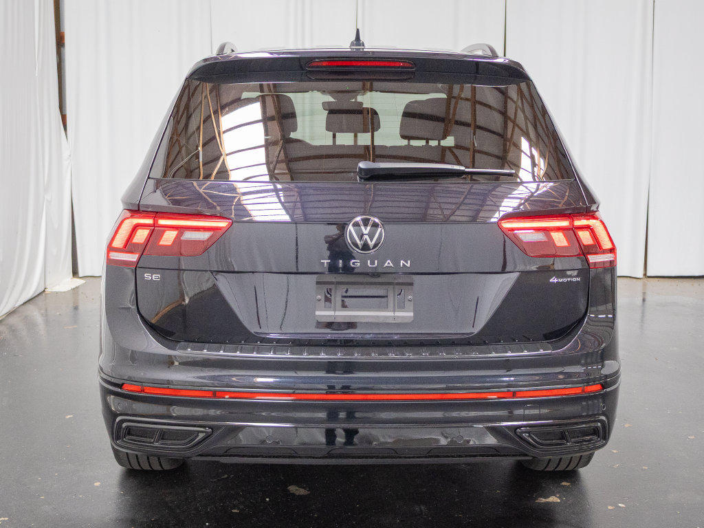 Used 2023 Volkswagen Tiguan SE R-Line AWD/4WD image 3