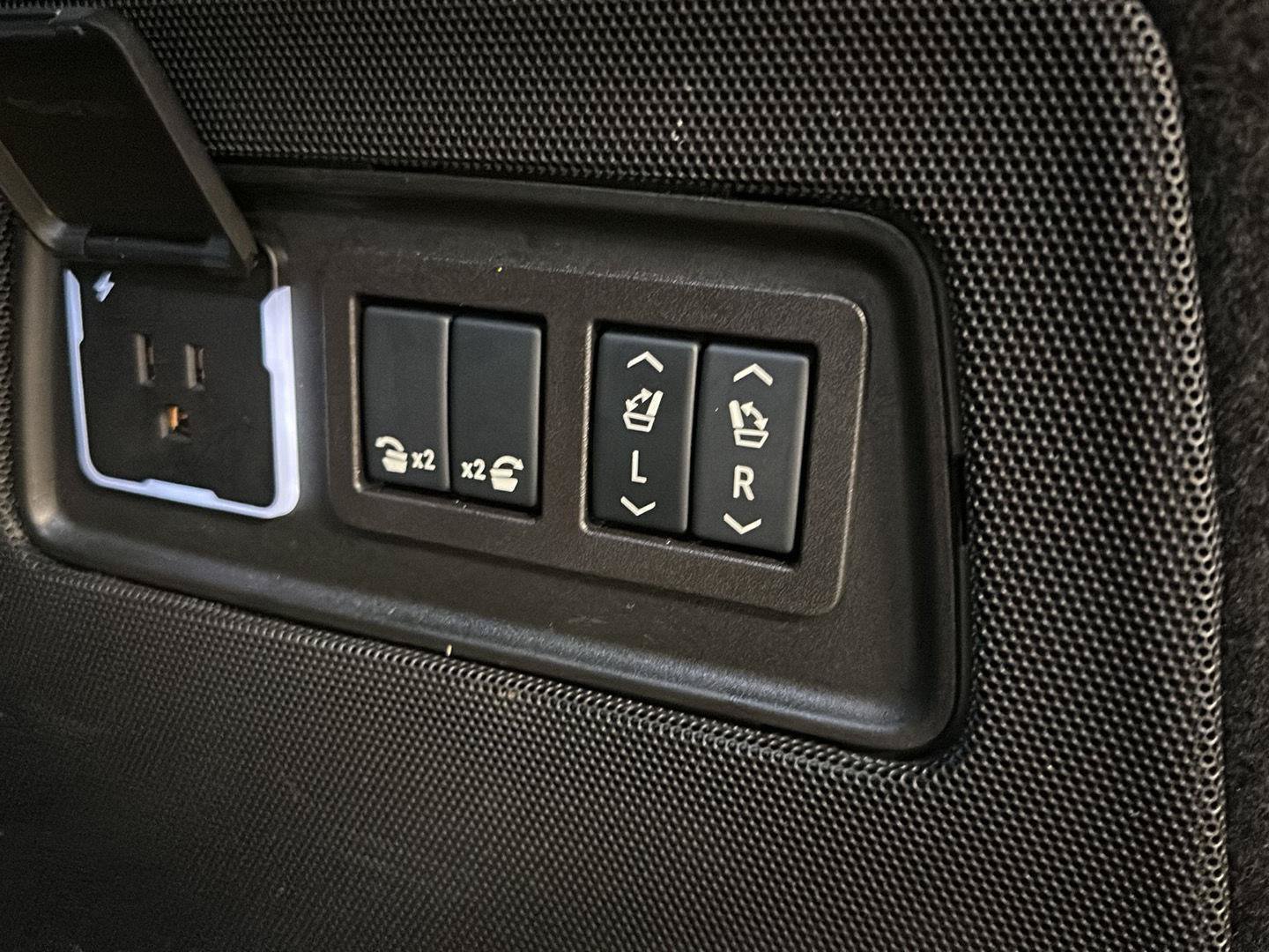 Used 2024 Cadillac Escalade Sport AWD/4WD image 28